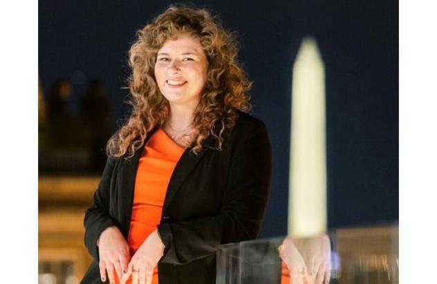 21届毕业生艾丽莎·埃德蒙是里根国防基金研究员.